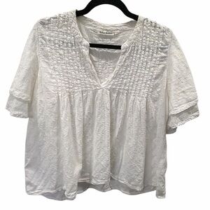 Roller Rabbit White textured open V-neck blouse size M